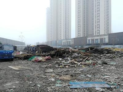 鄭州一企業(yè)違規(guī)私設(shè)黑加油站并隨意堆放建筑垃圾，環(huán)保技術(shù)開發(fā)存隱患